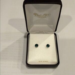 10 KT Gold Green Stud Earrings